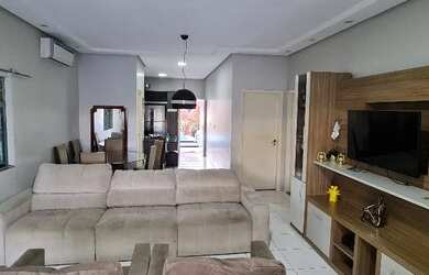 Imagem: A casa em condomínio possui 3 Dormitórios, 4 Banheiros, 2