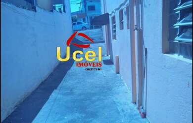 Imagem: A casa possui 1 Dormitório, 1 Banheiro, 1 Vaga na garagem