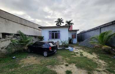 Imagem: A casa possui 1 Dormitório, 1 Banheiro, 4 Vagas na garagem