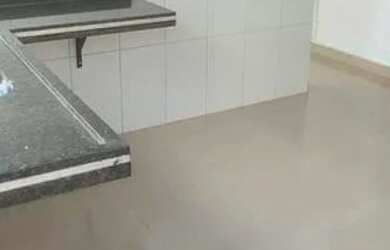 Imagem: A casa possui 2 Dormitórios, 2 Banheiros, 2 Vagas na garagem