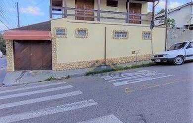 Imagem: A casa possui 2 Dormitórios, 2 Banheiros, 1 Vaga na garagem