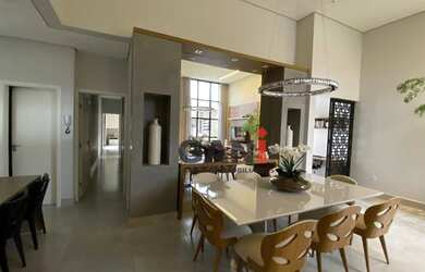 Imagem: A casa em condomínio possui 3 Dormitórios, 4 Banheiros, 4