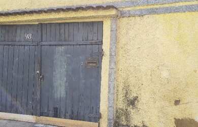 Imagem: A casa possui 2 Dormitórios, 1 Banheiro, 1 Vaga na garagem