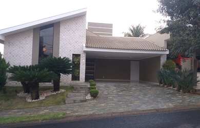 Imagem: A casa em condomínio possui 3 Dormitórios, 5 Banheiros, 4