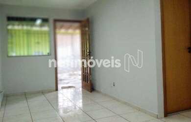 Imagem: A casa possui 2 Dormitórios, 2 Banheiros, 2 Vagas na garagem