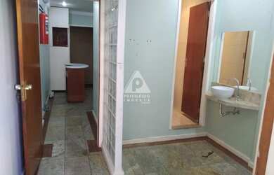 Imagem: O depósito possui 30m² de Área e está localizado em Copacabana