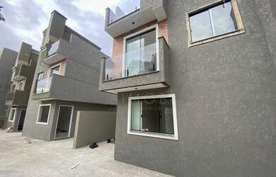 Imagem: A casa possui 3 Dormitórios, 2 Banheiros, 1 Vaga na garagem