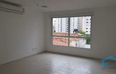 Imagem: O depósito possui 1 Vaga na garagem, 33m² de Área e está