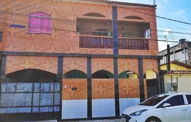 Imagem: A casa possui 4 Dormitórios, 5 Banheiros, 1 Vaga na garagem