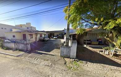 Imagem: A casa possui 5 Dormitórios, 5 Banheiros, 5 Vagas na garagem