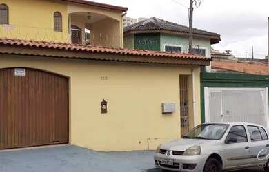 Imagem: A casa possui 3 Dormitórios, 3 Banheiros, 4 Vagas na garagem