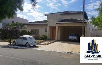 Imagem: A casa em condomínio possui 3 Dormitórios, 2 Banheiros, 4