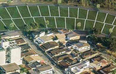 Imagem: O terreno possui 306m² de Área e está localizado em Bela