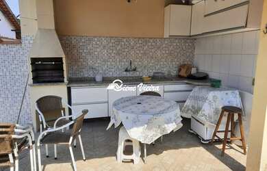 Imagem: A casa possui 4 Dormitórios, 1 Banheiro, 5 Vagas na garagem