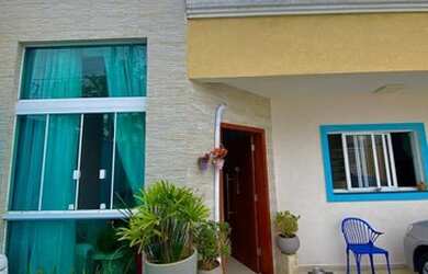 Imagem: A casa possui 3 Dormitórios, 2 Banheiros, 2 Vagas na garagem