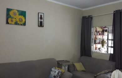 Imagem: A casa possui 2 Dormitórios, 1 Banheiro, 1 Vaga na garagem