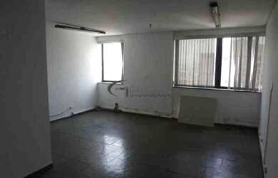 Imagem: O depósito possui 5 Vagas na garagem, 35m² de Área e está