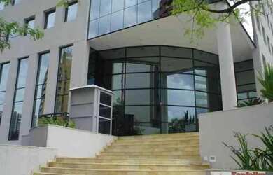 Imagem: O depósito possui 5 Vagas na garagem, 380m² de Área e está