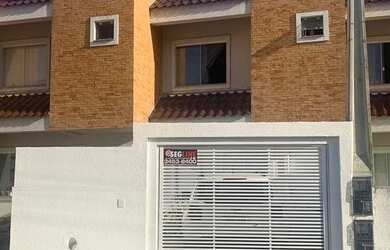 Imagem: A casa possui 3 Dormitórios, 2 Banheiros, 1 Vaga na garagem