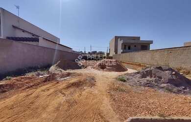 Imagem: O terreno possui 504m² de Área e está localizado em Alto