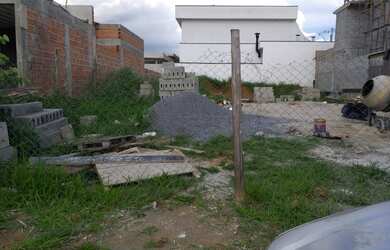 Imagem 2: Belo lote meio de quadra, medido 350 m² no Condomínio Ouroville em Taubaté