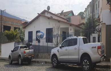 Imagem: A casa possui 2 Dormitórios, 3 Banheiros, 1 Vaga na garagem