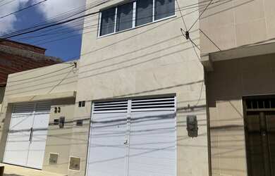 Imagem: A casa possui 3 Dormitórios, 3 Banheiros, 1 Vaga na garagem