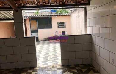 Imagem: A casa possui 2 Dormitórios, 1 Banheiro, 1 Vaga na garagem