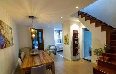 Imagem: A casa possui 2 Dormitórios, 3 Banheiros e 153m² de Área