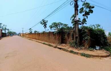 Imagem: O terreno possui 375m² de Área e está localizado em Castanheira