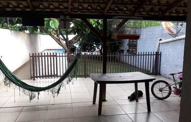 Imagem: A casa possui 2 Dormitórios, 1 Banheiro, 2 Vagas na garagem