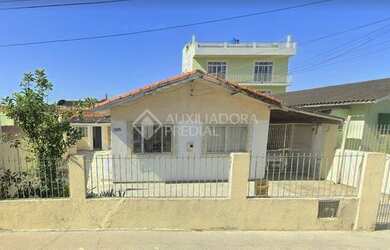 Imagem: O terreno possui 256m² de Área e está localizado em Kobrasol