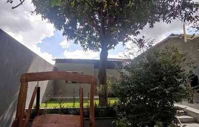 Imagem: A casa em condomínio possui 3 Dormitórios, 2 Banheiros, 400m²