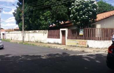 Imagem: A casa possui 5 Dormitórios, 5 Banheiros, 2 Vagas na garagem