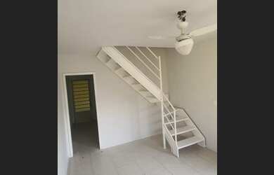 Imagem: A casa possui 2 Dormitórios, 1 Banheiro, 2 Vagas na garagem