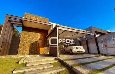 Imagem: A casa em condomínio possui 4 Dormitórios, 4 Banheiros, 2