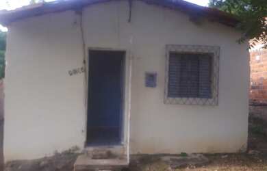 Imagem: A casa possui 1 Dormitório, 1 Banheiro, 1 Vaga na garagem