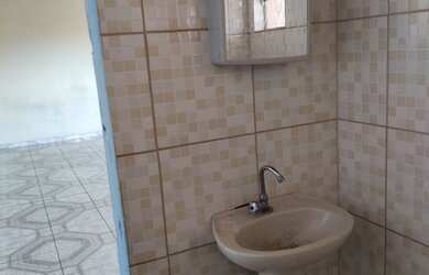 Imagem 14: Aluga casa 550. Varanda, Área de serviço, 1 Banheiroe1 Dormitório