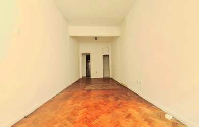 Imagem: A kitnet possui 1 Dormitório, 1 Banheiro, 35m² de Área e