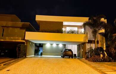 Imagem: A casa possui 5 Dormitórios, 5 Banheiros, 3 Vagas na garagem