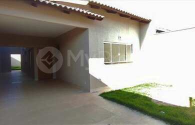 Imagem: A casa possui 2 Dormitórios, 1 Banheiro, 2 Vagas na garagem