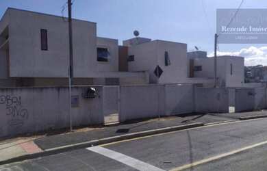 Imagem: A casa em condomínio possui 3 Dormitórios, 2 Banheiros, 2