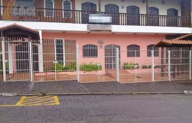 Imagem: O depósito possui 4 Vagas na garagem, 888m² de Área e está