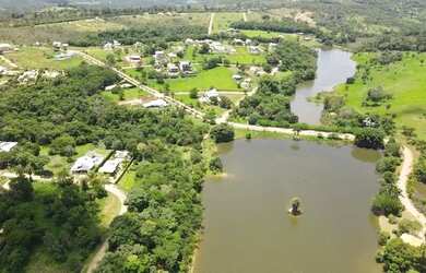 Imagem: O terreno e possui Dormitórios, Suítes, Banheiros, 1000-0m²