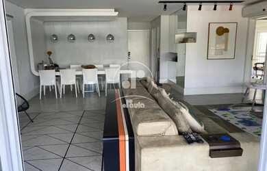 Imagem: O apartamento possui 3 Dormitórios, 5 Banheiros, 2 Vagas na