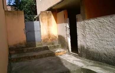 Imagem: A casa possui 2 Dormitórios e 1 Banheiro e está localizado