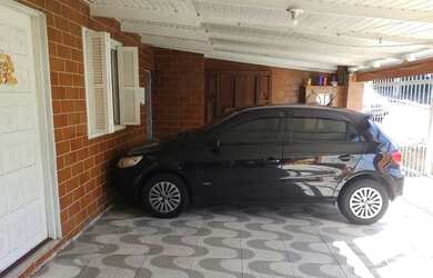 Imagem: A casa possui 2 Dormitórios, 1 Banheiro, 2 Vagas na garagem