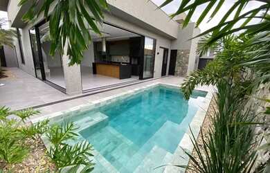 Imagem: A casa em condomínio possui 4 Dormitórios, 2 Banheiros, 4