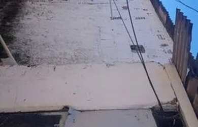 Imagem: A casa possui 2 Dormitórios, 1 Banheiro e está localizado