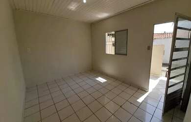 Imagem: A casa possui 1 Dormitório, 1 Banheiro, 35m² de Área e está